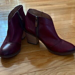 Bussola Burgundy Ankle Booties